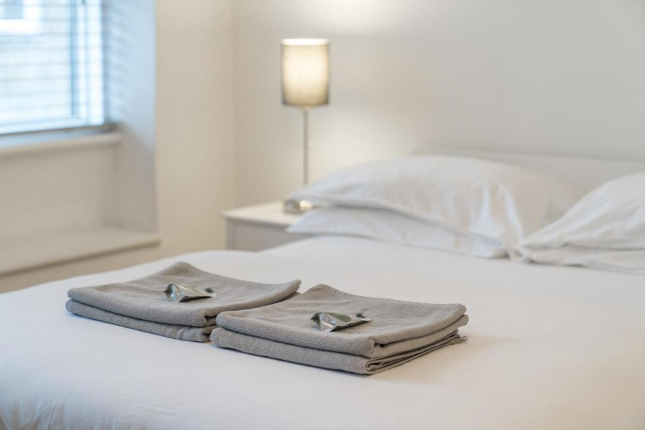 Soho & Covent Garden Apartment, Sleeps 3 London Kültér fotó