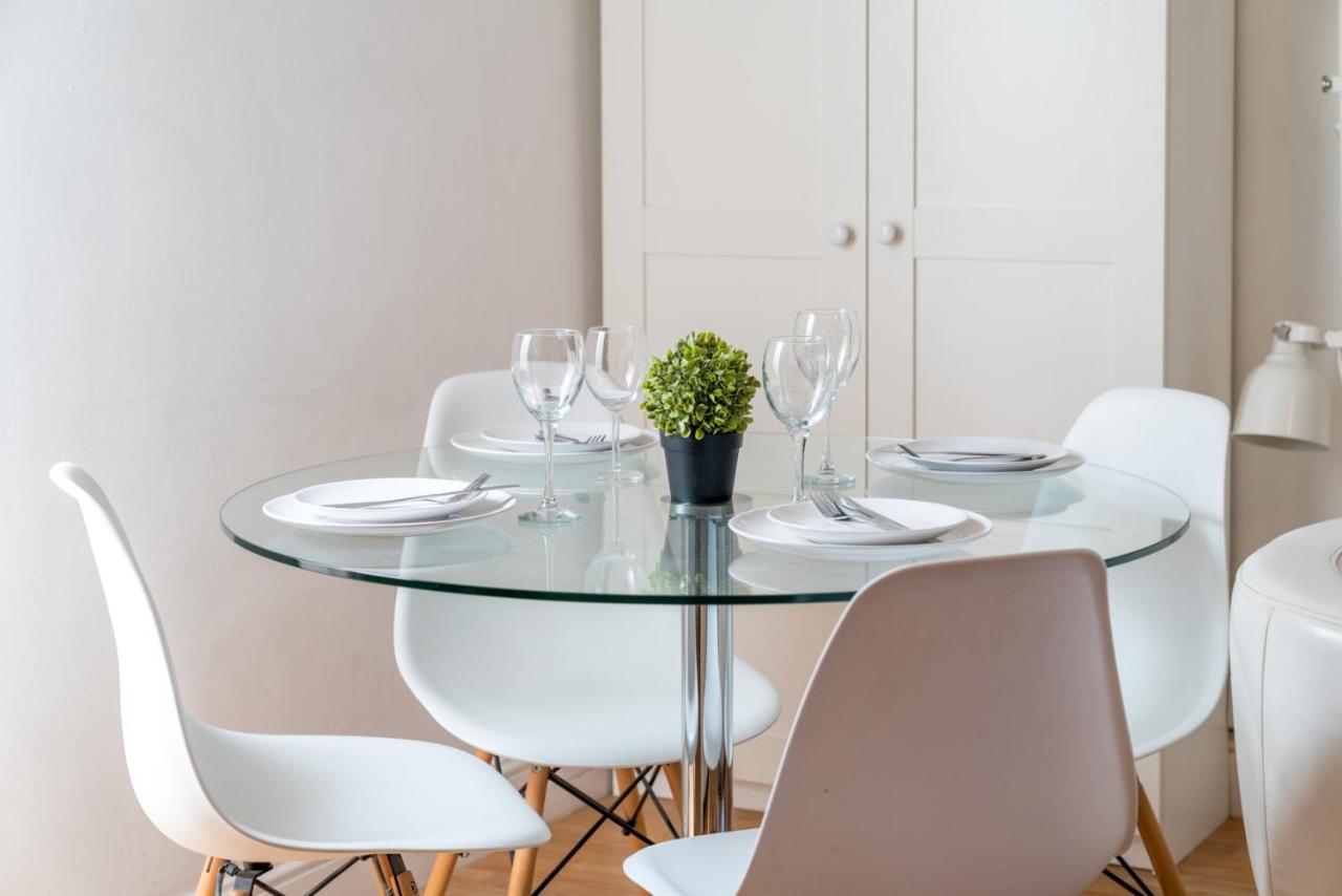 Soho & Covent Garden Apartment, Sleeps 3 London Kültér fotó