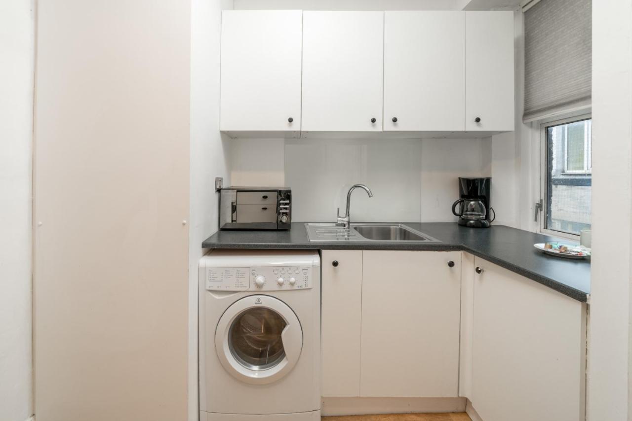 Soho & Covent Garden Apartment, Sleeps 3 London Kültér fotó